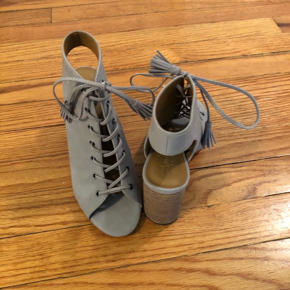 ADORABLE DAY BLOCK HEEL - Picture 4 of 8